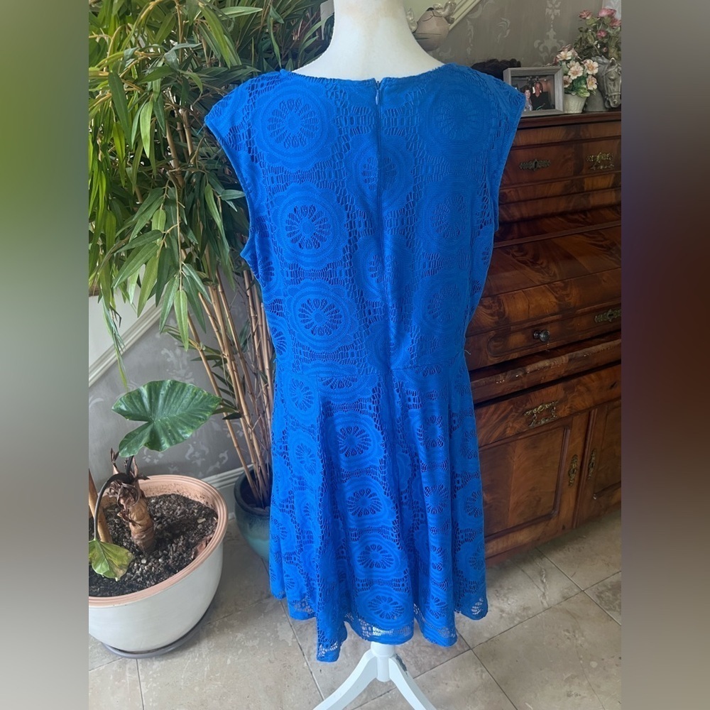 London Style collection, woman, 16 W ladies, royal blue crewneck, crochet dress - Picture 9 of 13